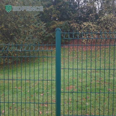 Домой Внешняя безопасность Кривой сварный проволочный забор 3D Кривой сварный ПВК садовый забор