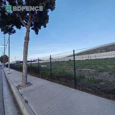 Wire Dia 5mm Metal Mesh Fencing RAL 6005 Green Powder Coated 3D Fence Panel Triangle Bending Fence Для строительной площадки