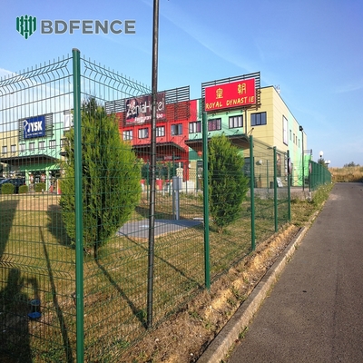 Ограждение периметра больницы из сетки V-Mesh в тихой зоне