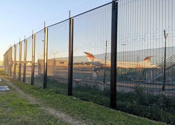 Pvc забора аэропорта высоты 2.4m покрыл тип столб h